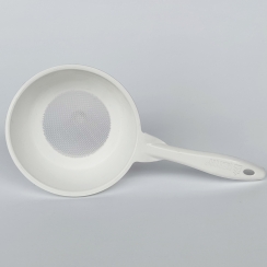 Funil plstico com peneira